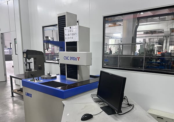 High-precision quality inspection instrument in Industrial Gearbox Quality Control center，utilizing coordinate measuring machines (CMM) and gear testers for rigorous dimensional and load testing to ensure ISO/AGMA compliance.