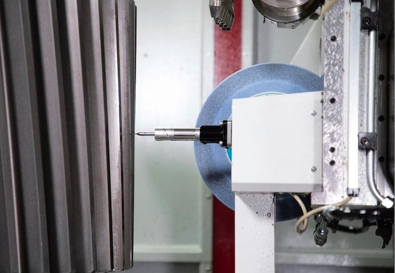 Internal details of the German KAPP NILES gear grinding in KAIBO's ISO 9001-certified workshop for precision gearbox manufacturing