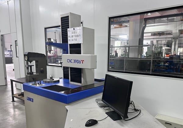 High-precision quality inspection instrument in Industrial Gearbox Quality Control center，utilizing coordinate measuring machines (CMM) and gear testers for rigorous dimensional and load testing to ensure ISO/AGMA compliance.